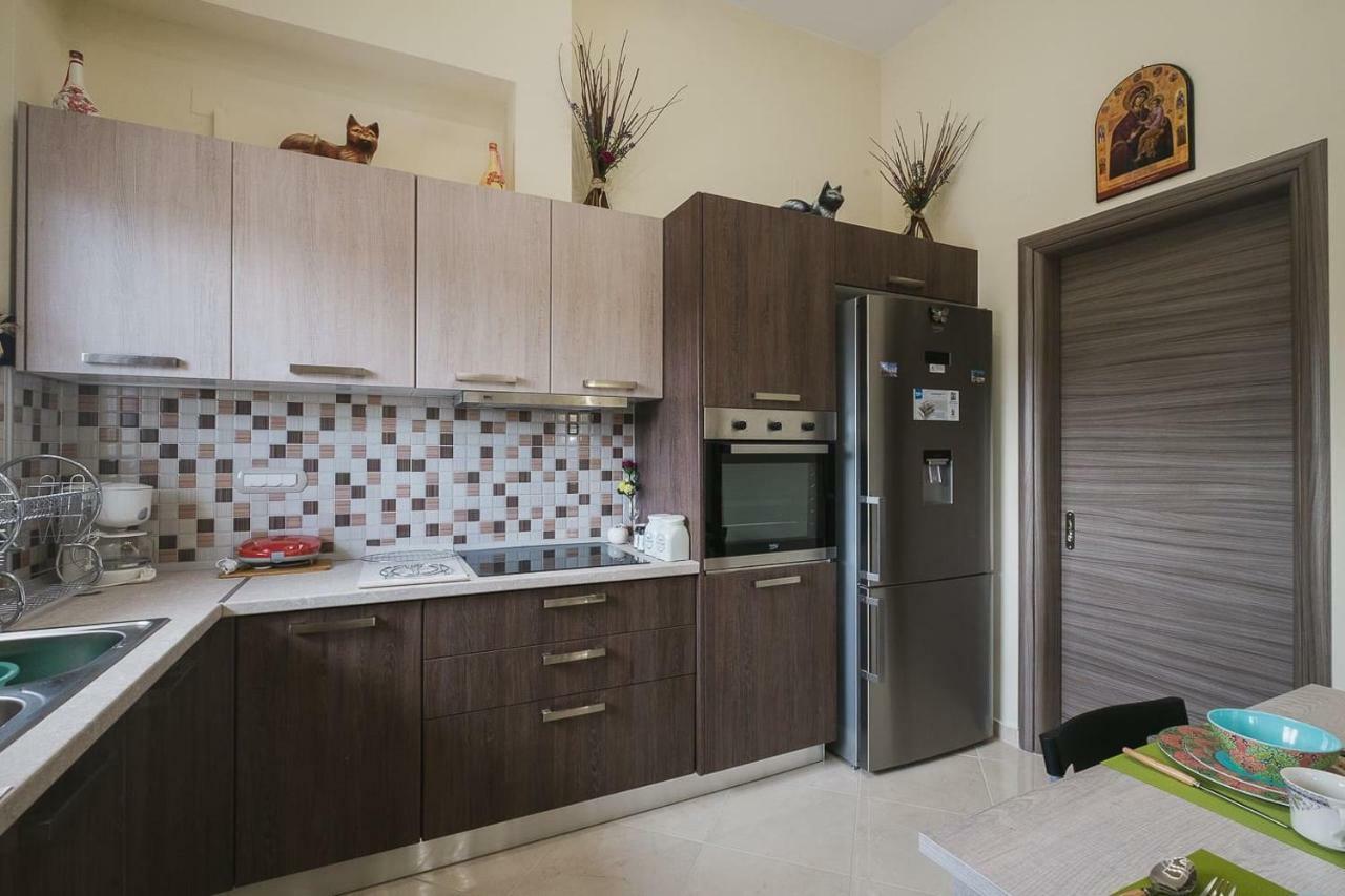 Spacious Home With Parking Chrissi Akti Chania Exterior foto