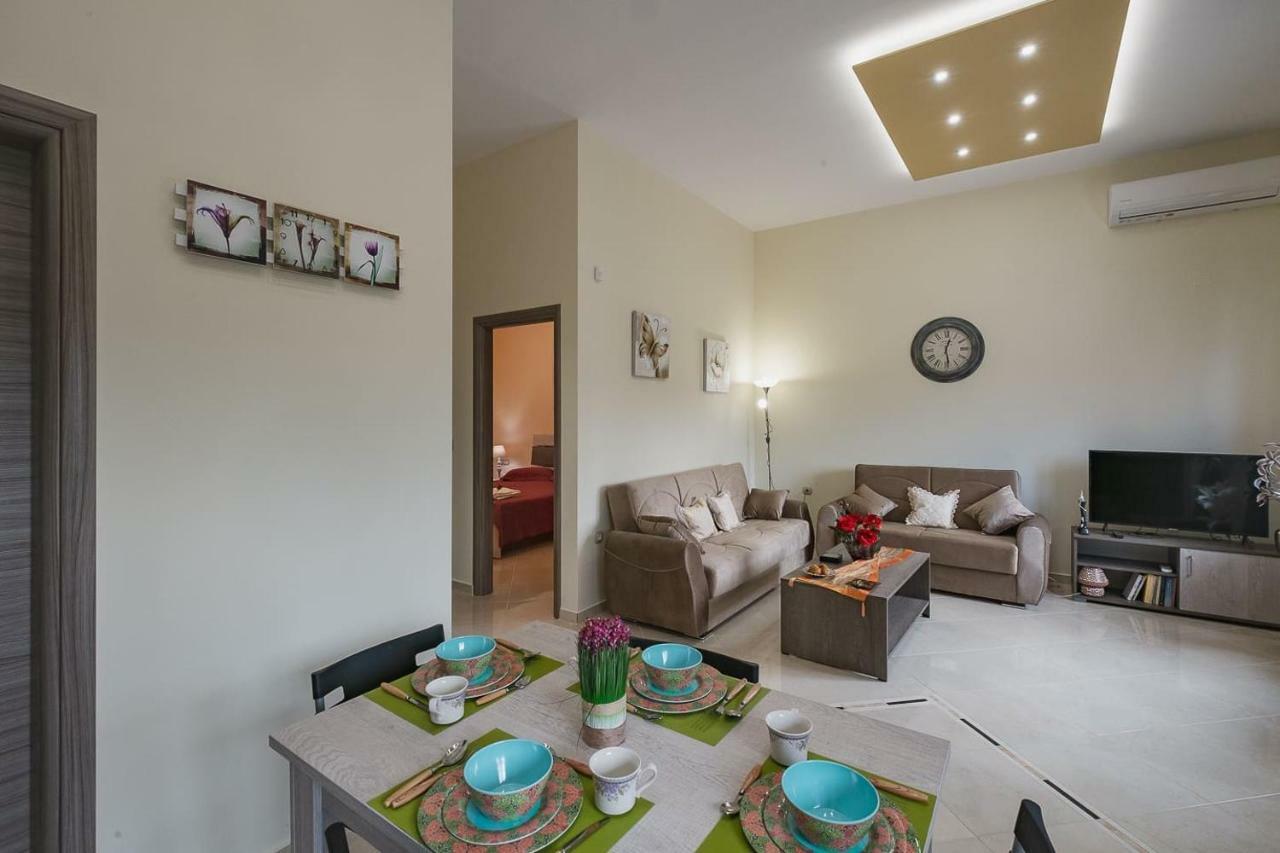 Spacious Home With Parking Chrissi Akti Chania Exterior foto