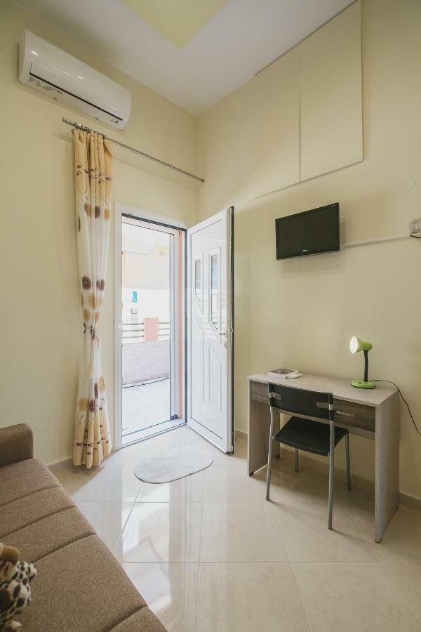 Spacious Home With Parking Chrissi Akti Chania Exterior foto
